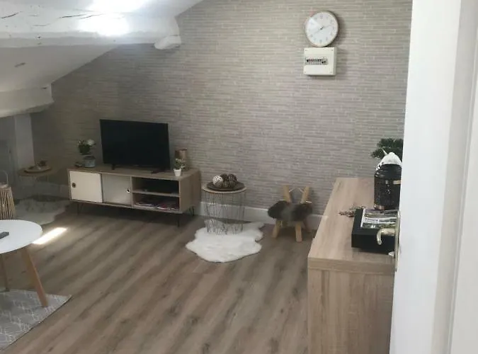 Valence 26000 Apartman *